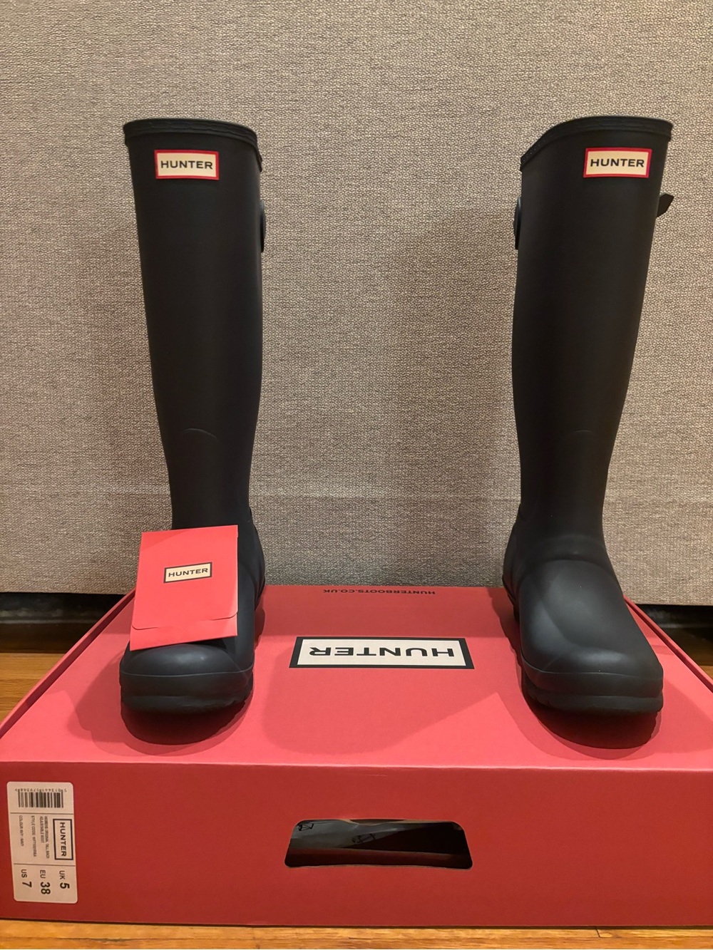 Hunter Original Tall Black Waterproof Rain Boots with adjustable calf. Size 7